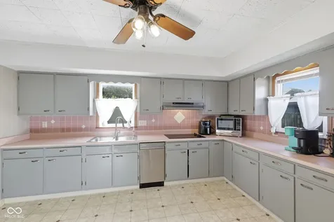 20 W Locust Street Shelbyville IN 46176