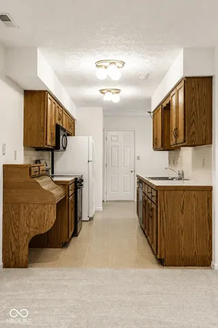 9223 Golden Oaks E Indianapolis IN 46260