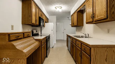 9223 Golden Oaks E Indianapolis IN 46260