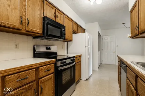 9223 Golden Oaks E Indianapolis IN 46260