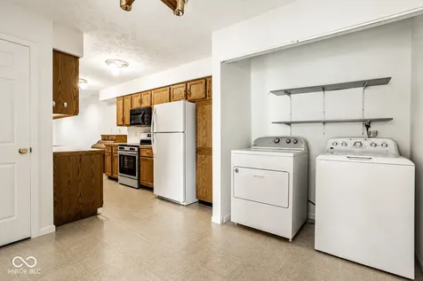 9223 Golden Oaks E Indianapolis IN 46260