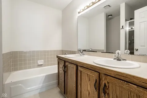 9223 Golden Oaks E Indianapolis IN 46260