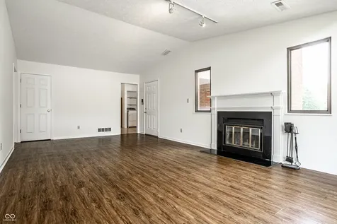9223 Golden Oaks E Indianapolis IN 46260