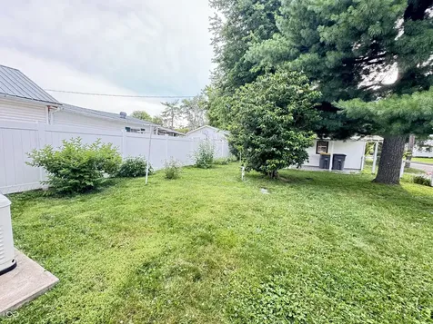 302 Schepman Seymour IN 47274