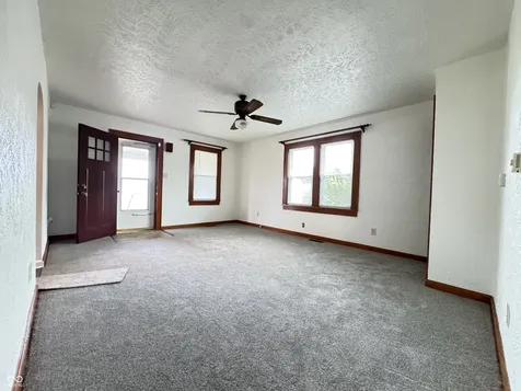 302 Schepman Seymour IN 47274