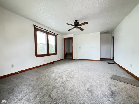 302 Schepman Seymour IN 47274
