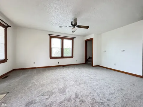 302 Schepman Seymour IN 47274