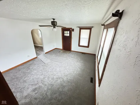 302 Schepman Seymour IN 47274