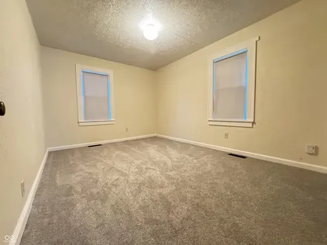 302 Schepman Seymour IN 47274