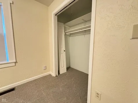 302 Schepman Seymour IN 47274