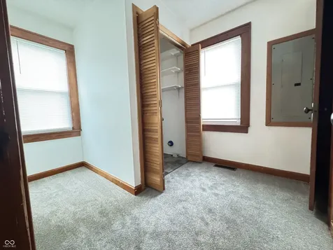 302 Schepman Seymour IN 47274