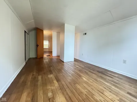 302 Schepman Seymour IN 47274