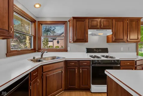 356 Southcreek Drive S Indianapolis IN 46217