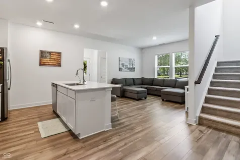 7264 Governors Row Avon IN 46123