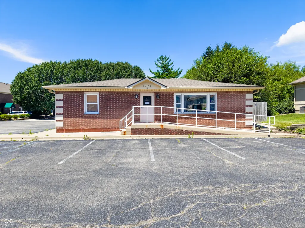1674 W Smith Valley Road Greenwood IN 46142