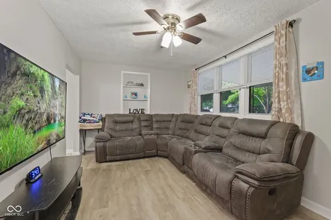 3132 S Lyons Indianapolis IN 46241