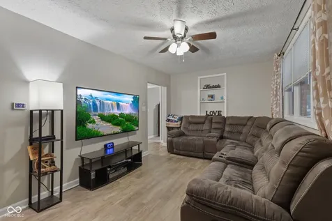 3132 S Lyons Indianapolis IN 46241