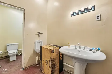 2215 W 60th Street Indianapolis IN 46228