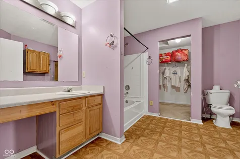 8422 Weathervane Court Indianapolis IN 46239