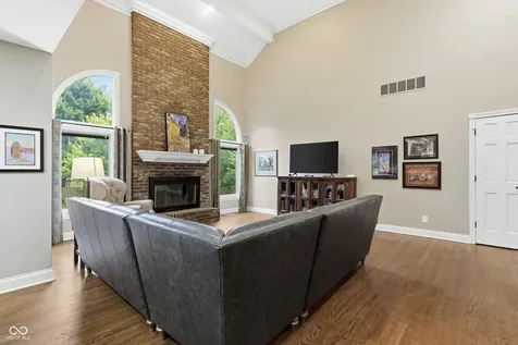 8749 N Port Circle Indianapolis IN 46236