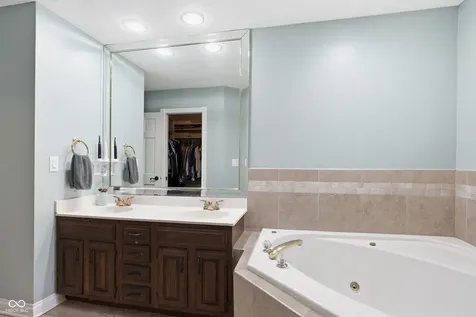 8749 N Port Circle Indianapolis IN 46236