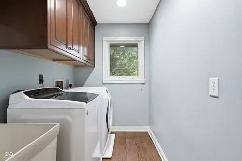 8749 N Port Circle Indianapolis IN 46236