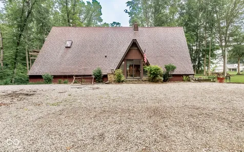 11128 E Sycamore Street Seymour IN 47274