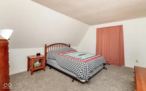 11128 E Sycamore Street Seymour IN 47274