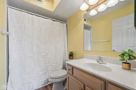 7601 Newport Bay Drive Indianapolis IN 46240