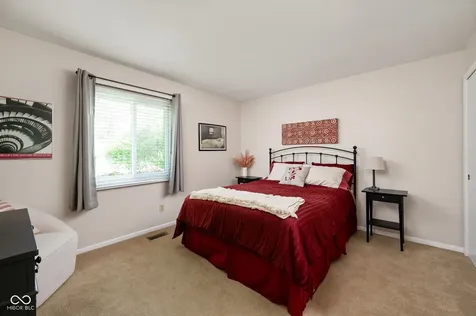 813 E 79th Street Indianapolis IN 46240