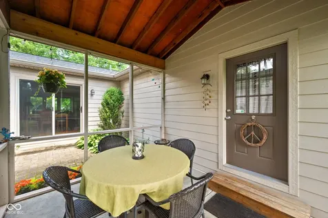 813 E 79th Street Indianapolis IN 46240
