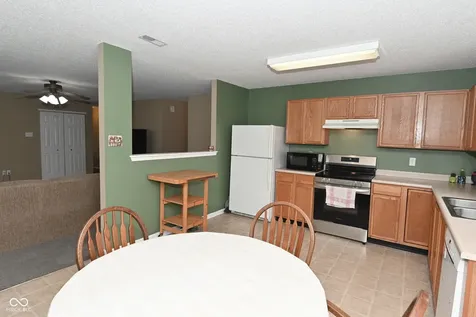 10429 Kensington Way Indianapolis IN 46234