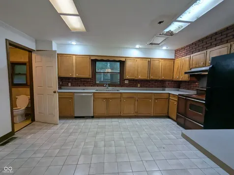 2402 E 16th Street Indianapolis IN 46201