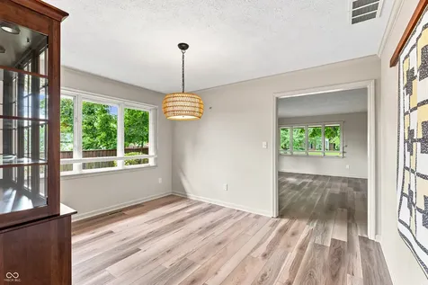 2365 Glenview Drive Columbus IN 47203