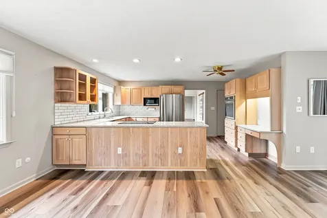 2365 Glenview Drive Columbus IN 47203