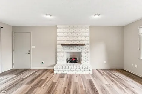 2365 Glenview Drive Columbus IN 47203