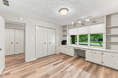 2365 Glenview Drive Columbus IN 47203