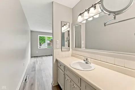 2365 Glenview Drive Columbus IN 47203
