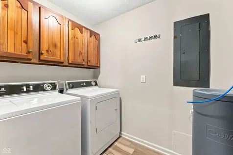 2365 Glenview Drive Columbus IN 47203