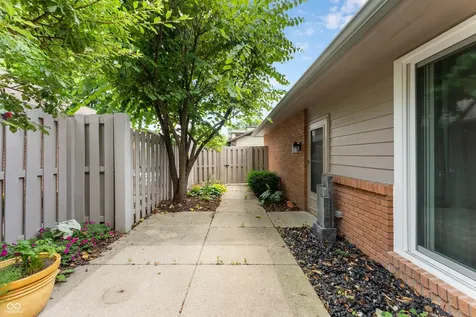 2365 Glenview Drive Columbus IN 47203