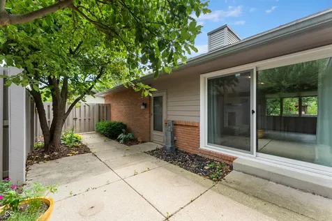 2365 Glenview Drive Columbus IN 47203