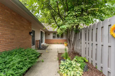2365 Glenview Drive Columbus IN 47203