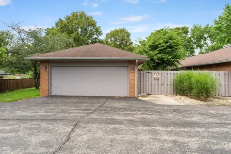 2365 Glenview Drive Columbus IN 47203