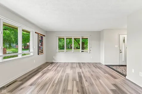 2365 Glenview Drive Columbus IN 47203