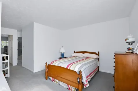 7725 Harbour Isle Indianapolis IN 46240