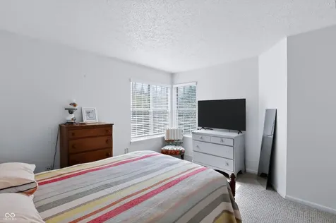 7725 Harbour Isle Indianapolis IN 46240