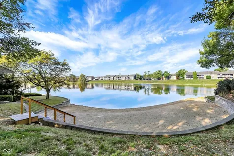 7725 Harbour Isle Indianapolis IN 46240