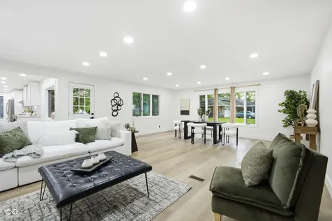 8006 Vineyard Drive Indianapolis IN 46260