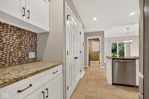 9443 Ridgecreek Court Indianapolis IN 46256