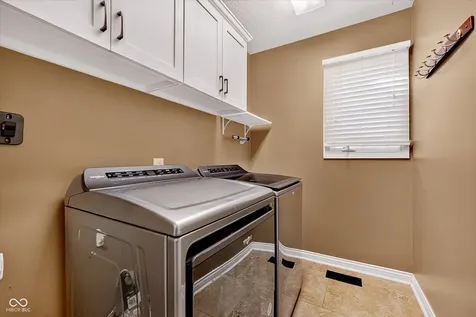 9443 Ridgecreek Court Indianapolis IN 46256